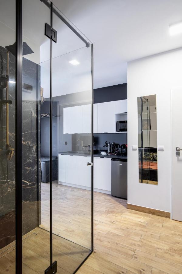לודז' Wyjatkowy Apartament Z Prysznicem Posrodku Na Wyjatkowe Wieczory - Dostep Na Kod, Parking מראה חיצוני תמונה