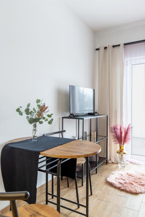 לודז' Wyjatkowy Apartament Z Prysznicem Posrodku Na Wyjatkowe Wieczory - Dostep Na Kod, Parking מראה חיצוני תמונה